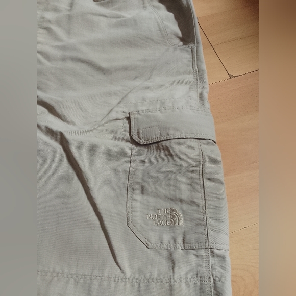 North Face Short Size Large - Picture 9 of 9